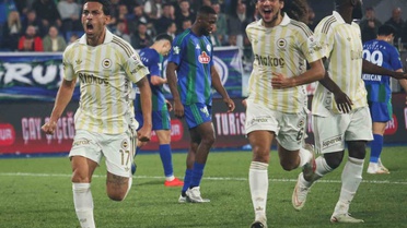 Fenerbahçe, Çaykur Rizespor'u 3-0 yenerek puanını 13'e yükseltti
