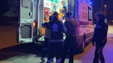 Kayseri Melikgazi'de iki araç çarpıştı, savrulan SUV ağaca çarptı ve 4 kişi yaralandı
