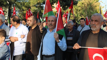Malatya'da Aksa Tufanı'nın yıldönümünde yüzlerce kişi Filistin için yürüdü