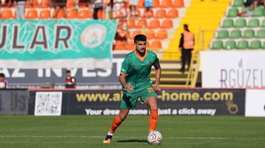 Alanyaspor-Erzurumspor FK maçında ilk yarı golsüz bitti, Eren Tozlu sarı kart gördü