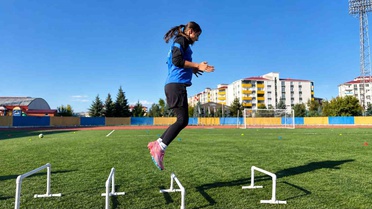 Ağrı Kadın Futbol Takımı, Vali Önder Bozkurt'un desteğiyle 1. Lig'e yükselmek istiyor