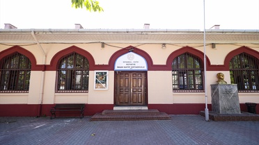 Fatih'teki 1573 tarihli medrese, Fethiye İmam Hatip Ortaokulu'na ev sahipliği yapıyor