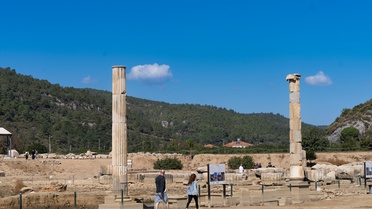 İzmir Menderes'teki Klaros'ta 7 mekanlı Roma dönemi yapısında kazı sürüyor