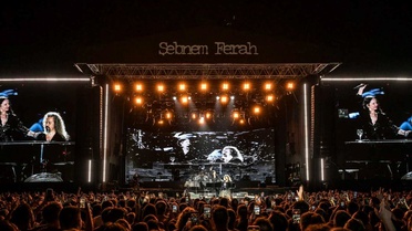 Şebnem Ferah, Antalya konserinde 15 bin müzikseverle bir araya geldi