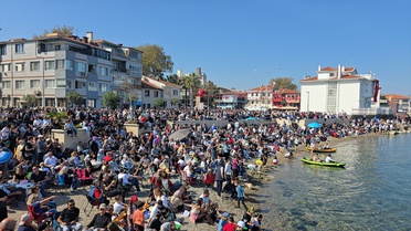 SOLOTÜRK'ün Mudanya semalarındaki gösteri uçuşunu binlerce kişi izledi