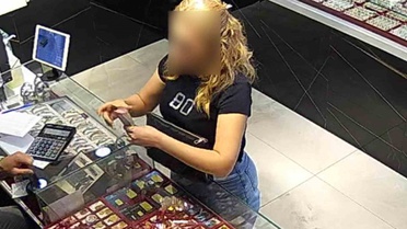 Afyonkarahisar'da sahte altın bozdurduğu iddia edilen 2 şüpheli yakalandı