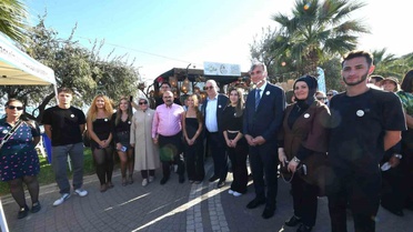 Guinness denemesine katılan 72 öğrenci Altınoluk MYO yönetimince tebrik edildi
