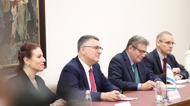 Dışişleri Bakanları Hoxha ve Saar Tiran'da Genel İşbirliği Anlaşması'nı imzaladı