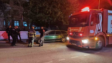 Batman'da park halindeki araç yangını mahalle sakinlerince tüpleriyle söndürüldü