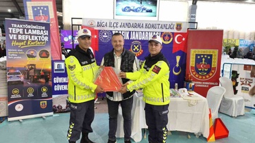 Çanakkale Biga fuarında Trafik Jandarması 2 bin 750 kişiyi bilgilendirdi