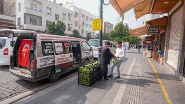 Elmacı Dede, 1300 kilo elmayı Diyarbakır'da dağıtıp askeri birliklere gitti