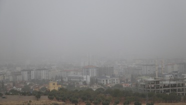 Kilis'te Suriye'den gelen toz bulutu hava kalitesini ve görüş mesafesini düşürdü