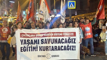 Öğretmenler Kadıköy'de saldırıları protesto etti, 4 haftada 6 okulda saldırı var
