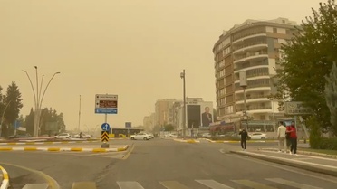 Şanlıurfa'da toz bulutu görüş mesafesini düşürdü