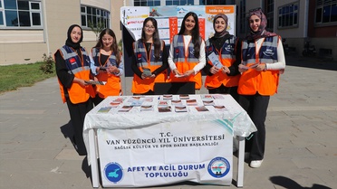 Van YYÜ afet gönüllüleri bir ayda 1000 öğrenciye ulaştı, 2 bin üyeyi hedefliyor