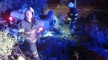 Adıyaman Kahta'da yoldan çıkan otomobil şarampole yuvarlandı, 3 kişi yaralandı