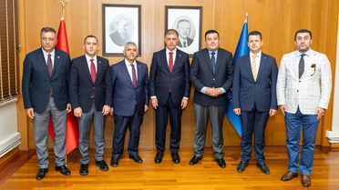 İzmir Büyükşehir Belediye Başkanı Tugay, MHP İzmir İl Başkanı Veysel Şahin'i ağırladı