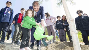 İzmir Büyükşehir, eski döküm sahalarını 106 bin 390 fidanla yeşile döndürüyor
