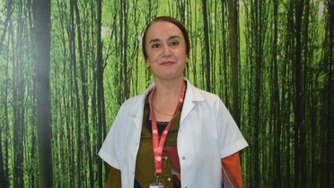 İzmir'de arkadaşına eşlik eden Tijen Erkan, erken tanıyla rahim ağzı kanserini yendi