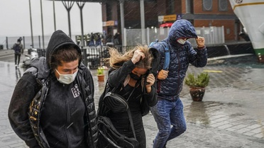 Meteoroloji’den 16 ile sarı kodlu uyarı! Batıda sağanak ve fırtına, doğuda toz taşınımı