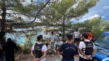 Muğla Marmaris'te karada yakalanan 18 düzensiz göçmen İl Göç İdaresine teslim edildi