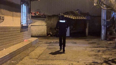 15 yıl cezası olan firariyi yakalamak isteyen polise ateş açıldı: İki şüpheli gözaltında