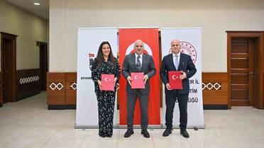 Yiğitçavuş'a 16 derslikli ilkokul için Diyarbakır Valiliği ve vakıf protokol imzaladı