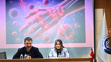 Erciyes Üniversitesi Dünya Artrit Günü'nde 'Tedavide Kal, Umutsuz Kalma' mesajı verdi