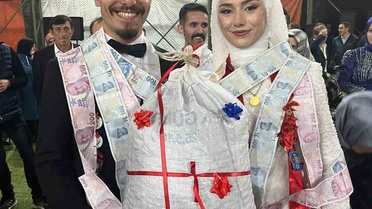 Espiye'deki düğünde takı olarak 25 kiloluk fındık çuvalı verildi