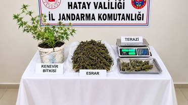 Jandarma, Hatay Kumlu'da evde 3 bin 578 gram esrar ele geçirdi, 1 şüpheli tutuklandı