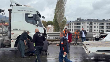Kütahya'da zincirleme kazada otomobilde sıkışan 1 kişi yaralandı, itfaiye kurtardı