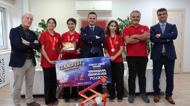 Türkiye birincisi Milas BİLSEM takımı Muğla İl Milli Eğitim Müdürü'nü ziyaret etti
