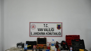 Van Gürpınar'da tarihi esere zarar veren 5 şüpheli yakalandı, 7 patlayıcı imha edildi