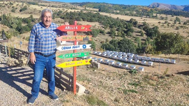 Yozgat Çayıralan'da 85 yaşındaki Hatice Orhan, beş karakovanla bal üretimi yapıyor.