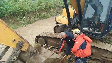 Kocaeli Başiskele'de iddiaya göre sele kapılan kişi için arama çalışması başlatıldı