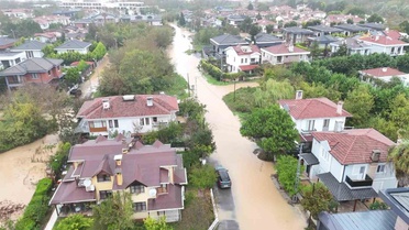 İstanbul’da sağanak Şile’yi de vurdu! Sokaklar ve bahçeler sular altında kaldı