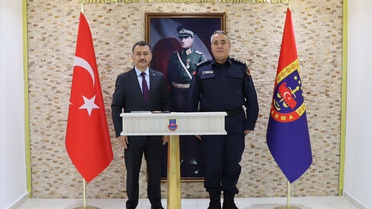 Kırklareli Emniyet Müdürü Çakır, Jandarma ziyaretinde Şeref Defteri'ni imzaladı