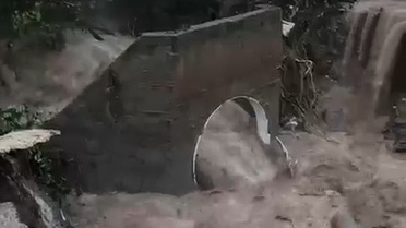 Kocaeli Başiskele'de dere taştı, Doğantepe'de köprü çöktü, bazı evleri su bastı
