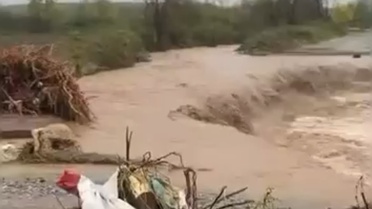 Kocaeli'de gece saatlerinden itibaren sağanak sel ve su baskınlarına neden oldu