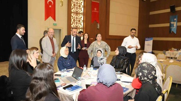 Konya'da gençler ve iş dünyası istihdam beklentilerini 20 masada görüştü