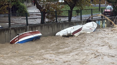 Yalova'da sağanakta 101 ihbar alındı, 28 kişi güvenli bölgeye tahliye edildi