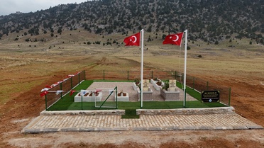 Asırlık mezarlar, şehitlik oldu