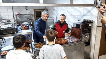 Hafızlık öğrencilerine 211 yıl sonra vakıf senedindeki şartla güveç ikram edildi