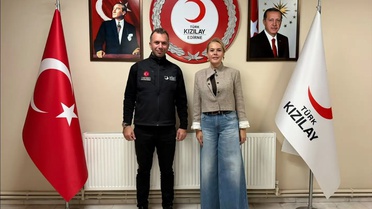 Depremzede öğrenci Kızılay Edirne Şubesi'nde ağırlandı, hediye verildi