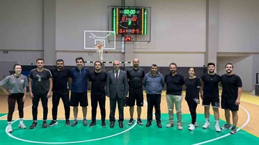 Koçarlı İlçe Milli Eğitim takımı voleybolda iki maçı da kazanarak zirveye yerleşti