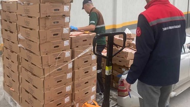 Konya Karatay'da bir işletmede 7 ton tarihi geçmiş tavuk eti imha edildi