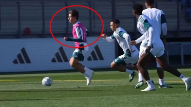Mourinho Arda'ya pembe forma giydirdi! Futbol gurmeleri mest oldu