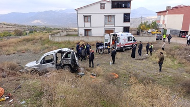 Sivas Suşehri'nde devrilen hafif ticari araçta 3'ü ağır 5 kişi yaralandı