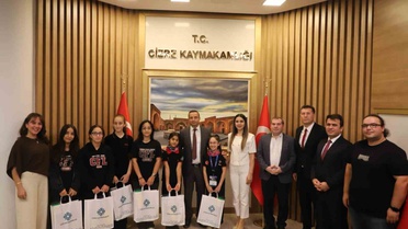 TEKNOFEST 2026 finalistleri Cizre Kaymakamı Baycar'ı makamında ziyaret etti