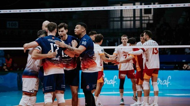 Halkbank, Efeler Ligi'ne sahasında Galatasaray'ı 3-1 yenerek başladı